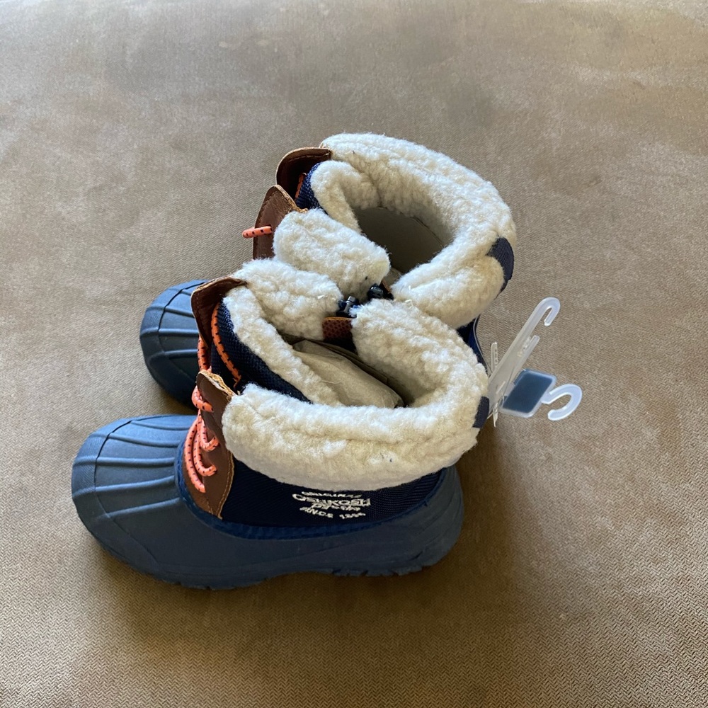Oshkosh bgosh Toddler boys boots size 12 - Picture 3 of 3